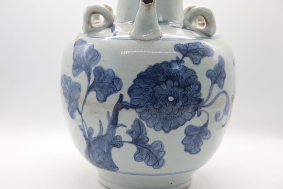 中国　明時代　染付　牡丹胡蝶紋瓶　送料込み1012