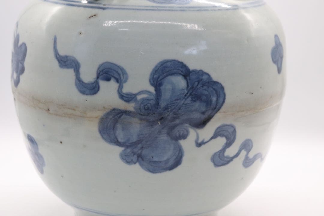 中国　明時代　染付　牡丹胡蝶紋瓶　送料込み1012