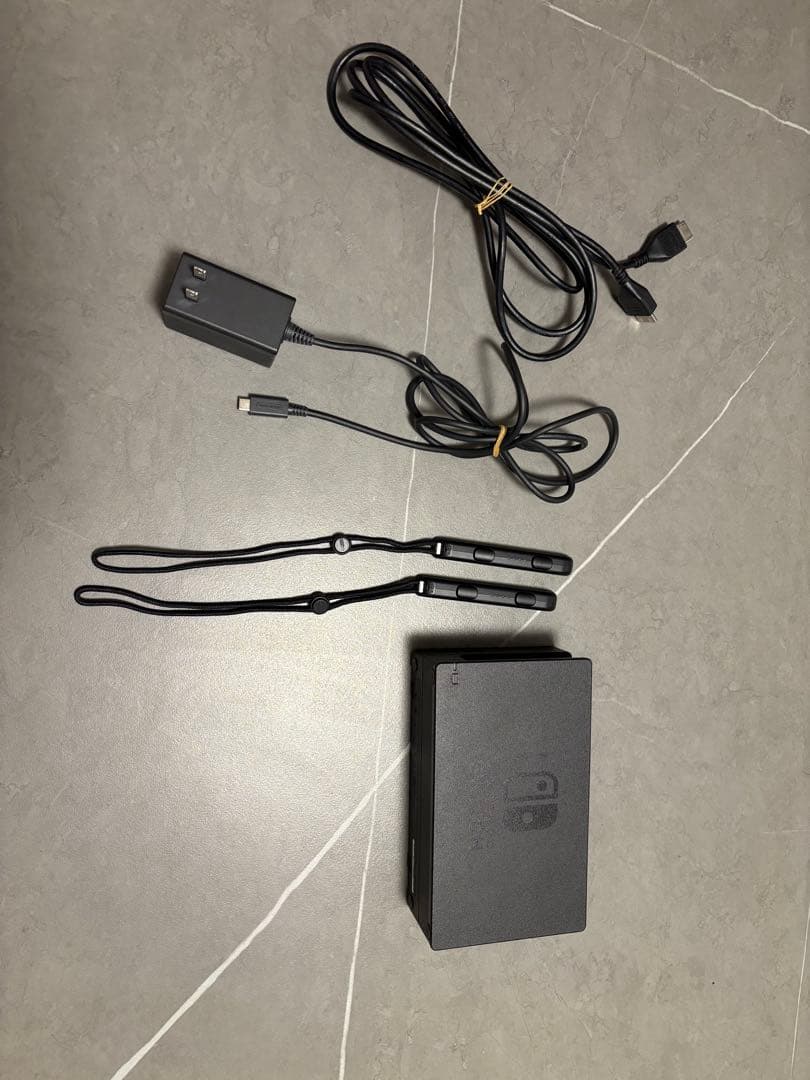 Nintendo Switch 本体 プロコン・充電グリップ•ケース•ソフト3本