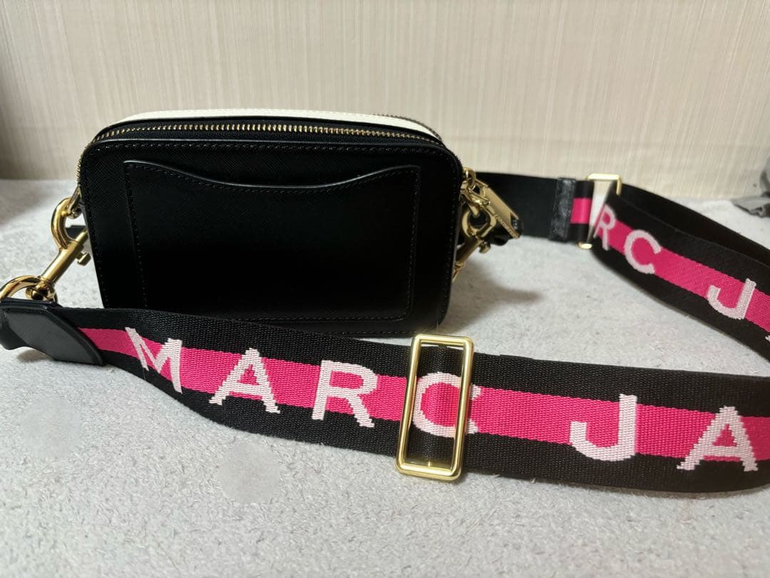タイムセール中⟡.·MARC JACOBS ショルダーバッグ ブラック/ホワイト
