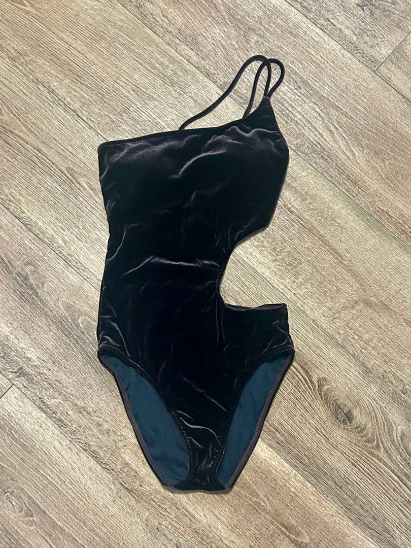 アニュアンス　サイドカットベロアワンピース