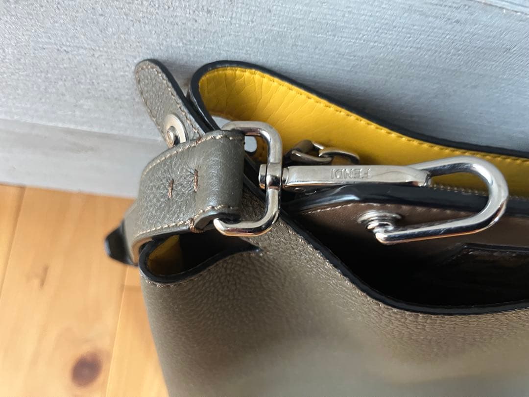Fendi ピーカブー　グレー／イエロー　メンズバッグ