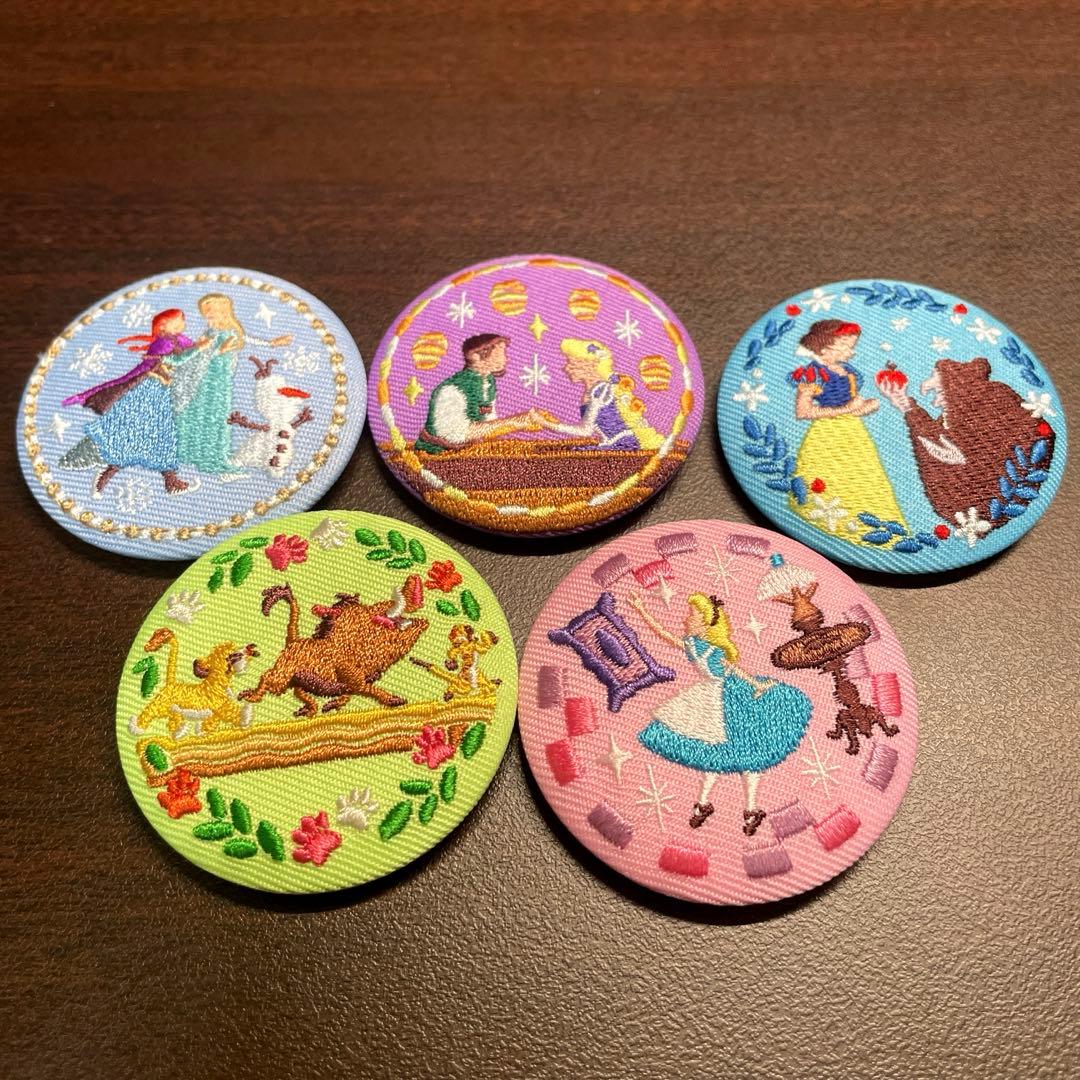 ディズニープリンセス刺繍缶バッチ5個セット - メルカリ
