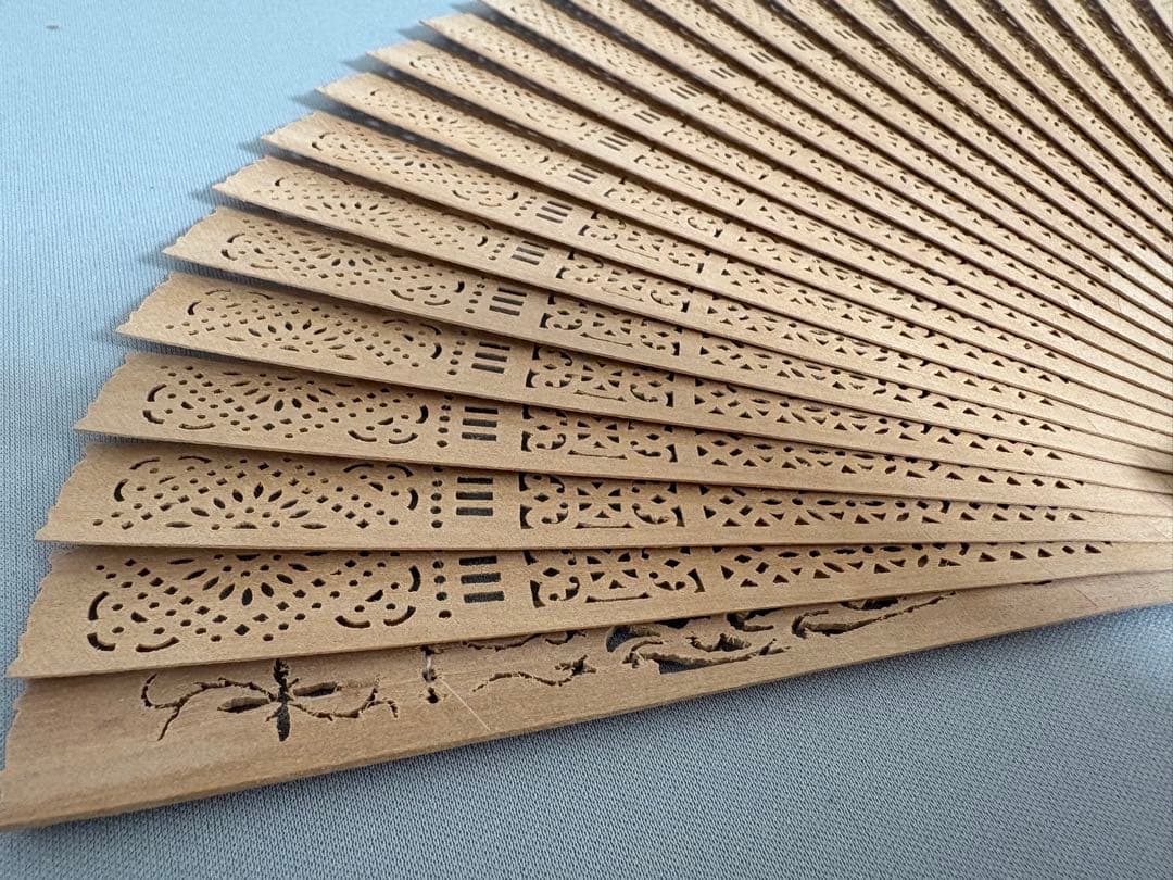 白檀 扇子 透かし彫り 桐箱付き 高級 貴重 未使用品 - メルカリ