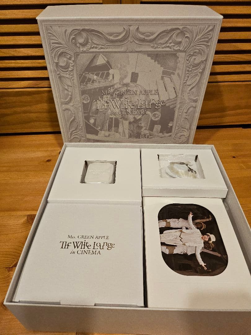 Mrs. GREEN APPLE The White Lounge初回限定BOX 特典付きThe White Lounge (初回限定BOX) [Blu-ray] - メルカリ