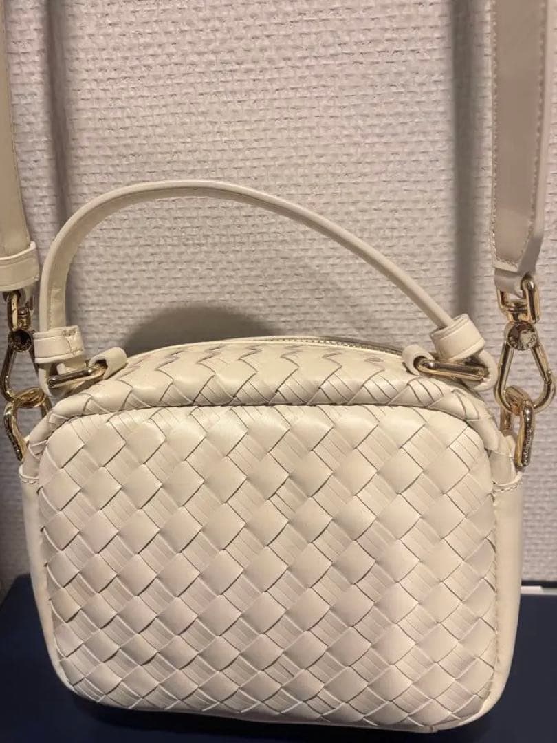 Cole Haan ホワイトレザー編み込みショルダーバッグ