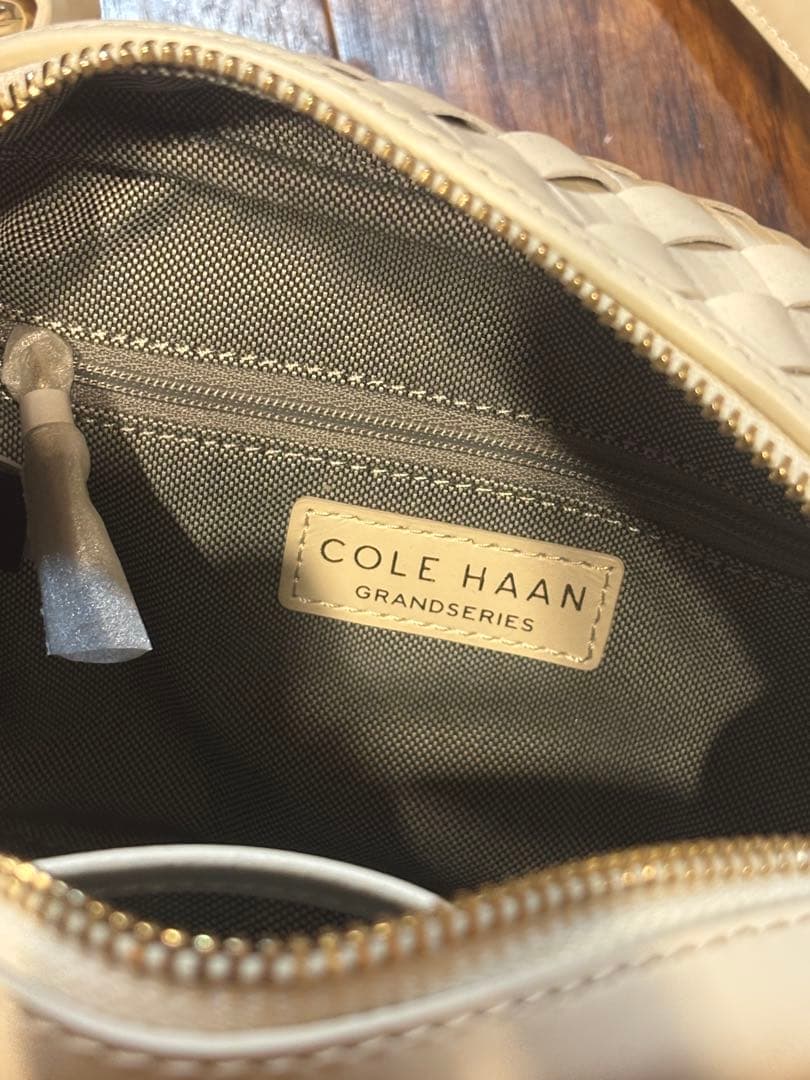 Cole Haan ホワイトレザー編み込みショルダーバッグ