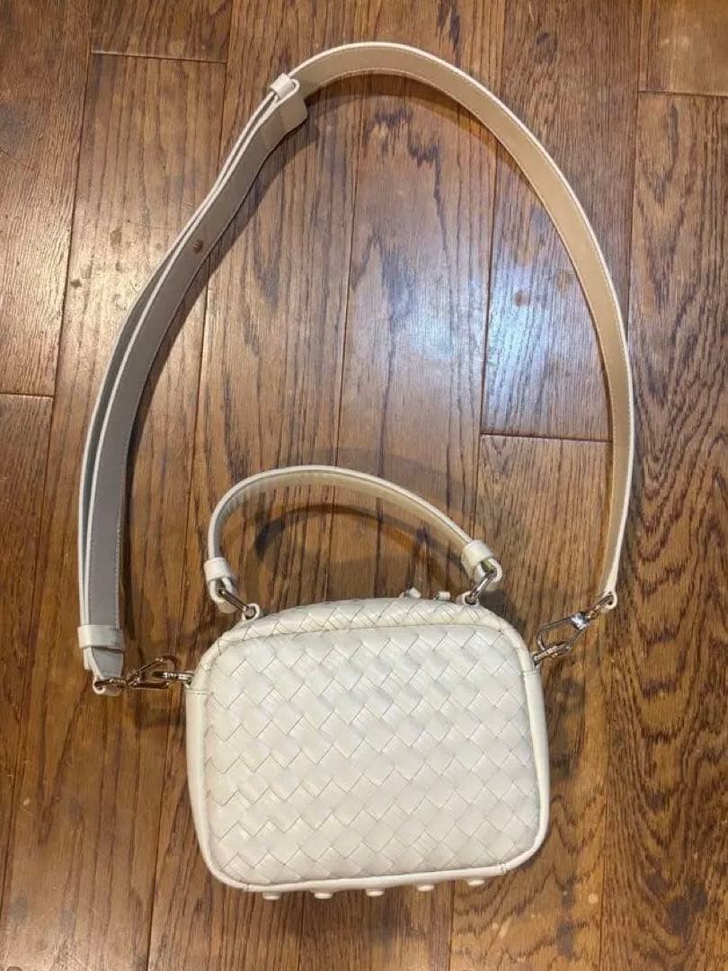 Cole Haan ホワイトレザー編み込みショルダーバッグ