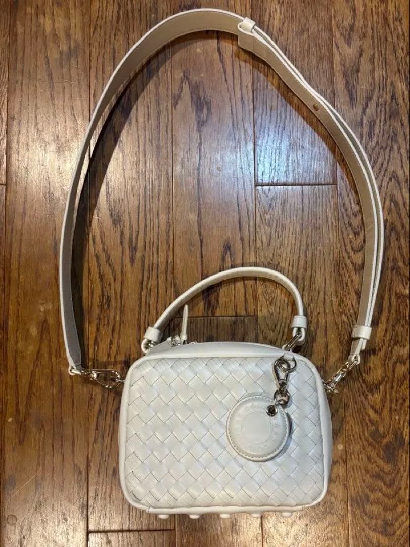 Cole Haan ホワイトレザー編み込みショルダーバッグ