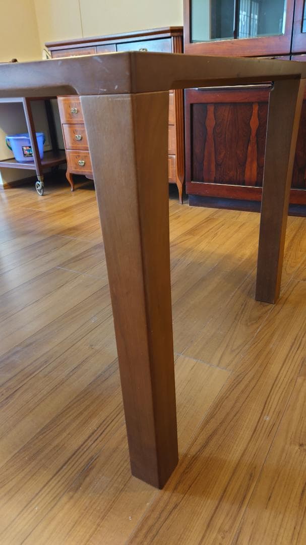 カンディハウス製　ダイニングテーブル（4人用）