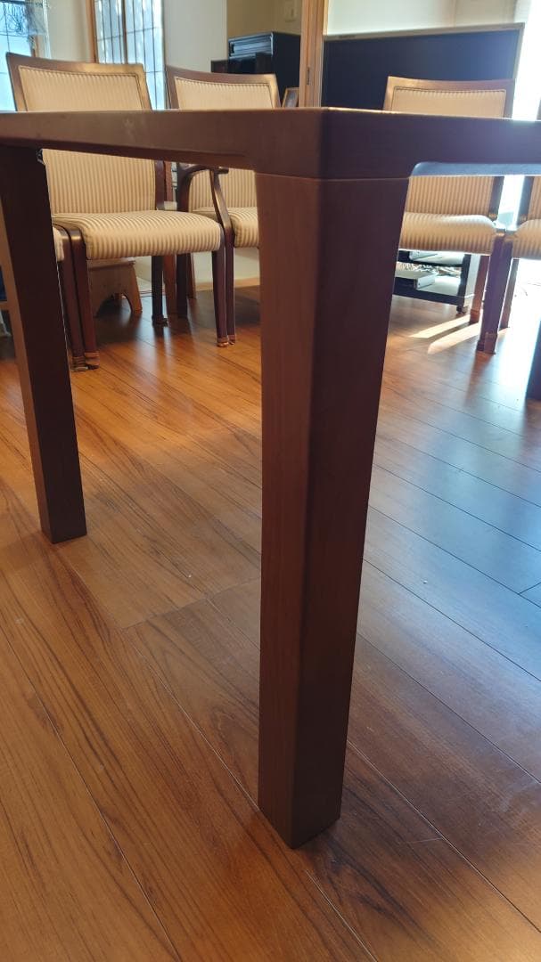 カンディハウス製　ダイニングテーブル（4人用）