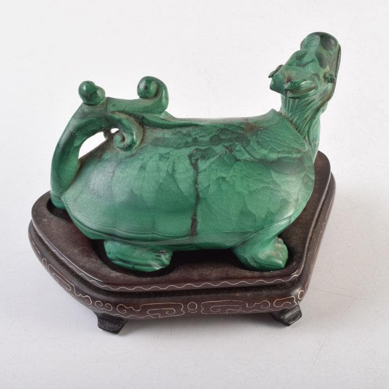 中国 玉石孔雀石マラカイト彫刻 神獣 置物 約896g 唐木台付 V 9009