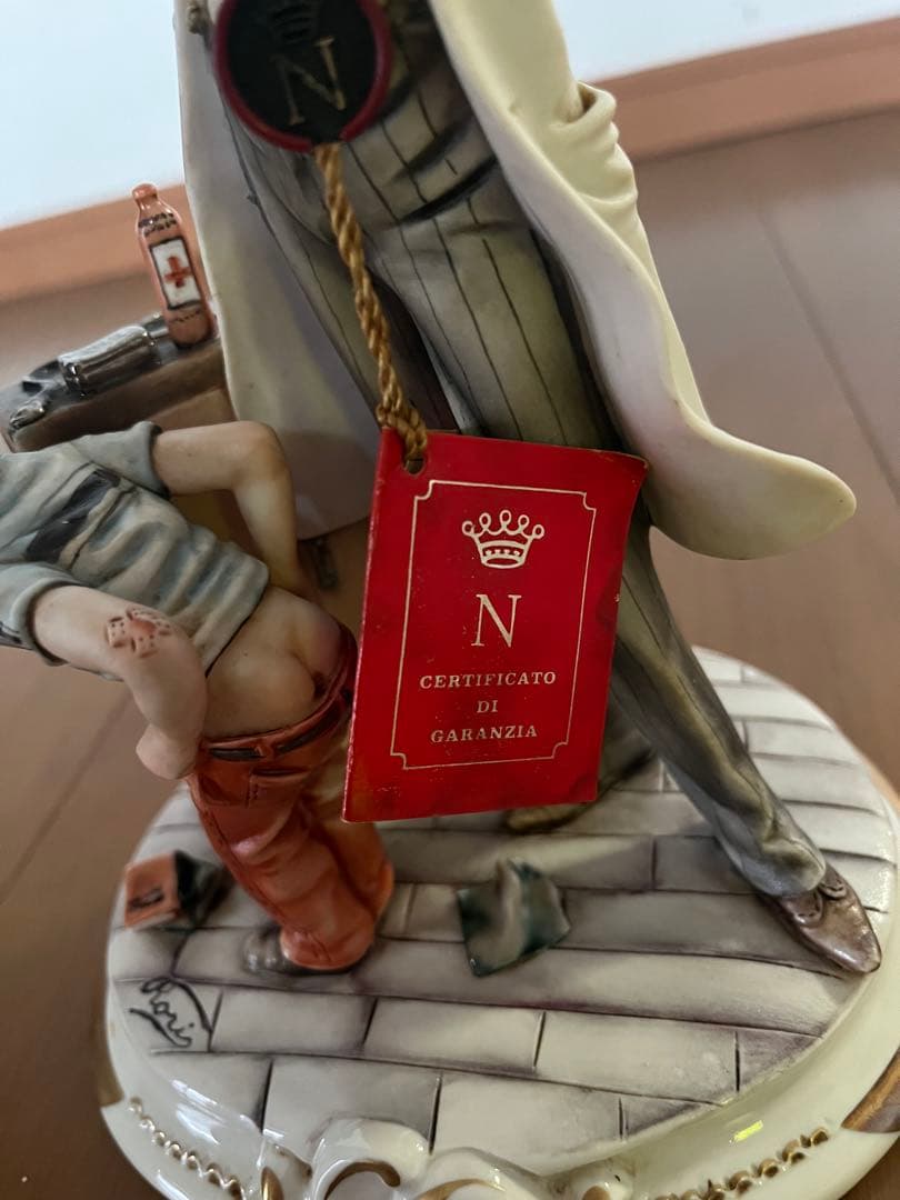 イタリア製 カポディモンテ 陶磁人形 フィギュリン 医者と少年