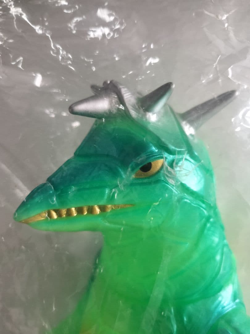 怪獣郷ドラコ再生（蓄光） レトロソフビやまなや円谷コミュニケーションズ