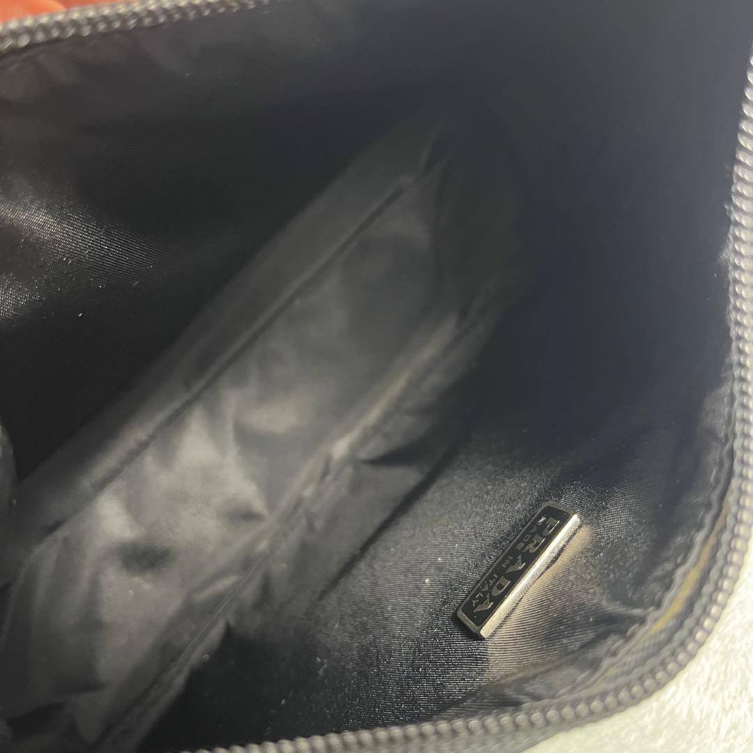 美品✨ Prada プラダ アクセサリーポーチ ブラック 黒 ナイロン 三角ロゴ