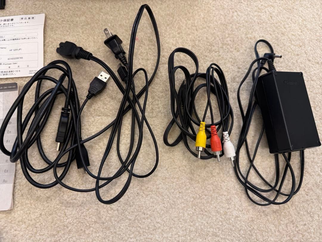 デジタルビデオカメラ　CANON iVIS HF G20＋付属品＋専用バッグ