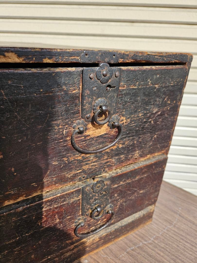 日本のアンティーク 古い木の抽斗 長持 長箪笥 二段 巻物 掛け軸 日本刀