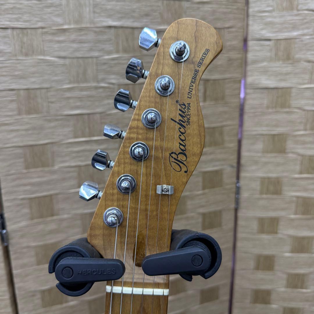 美品稼働品☆バッカス　エレキギター☆Bacchus　ユニバースシリーズ