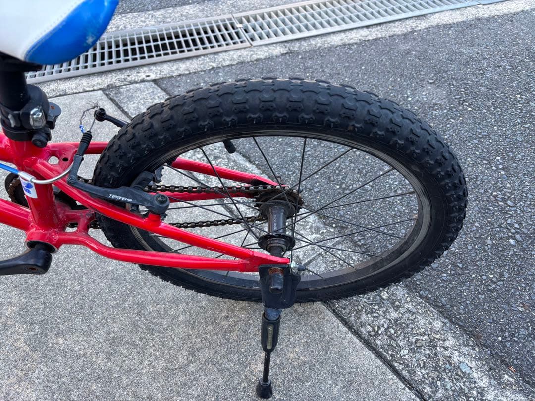 ヨツバサイクル キッズバイク 20インチ レッド/ブルー