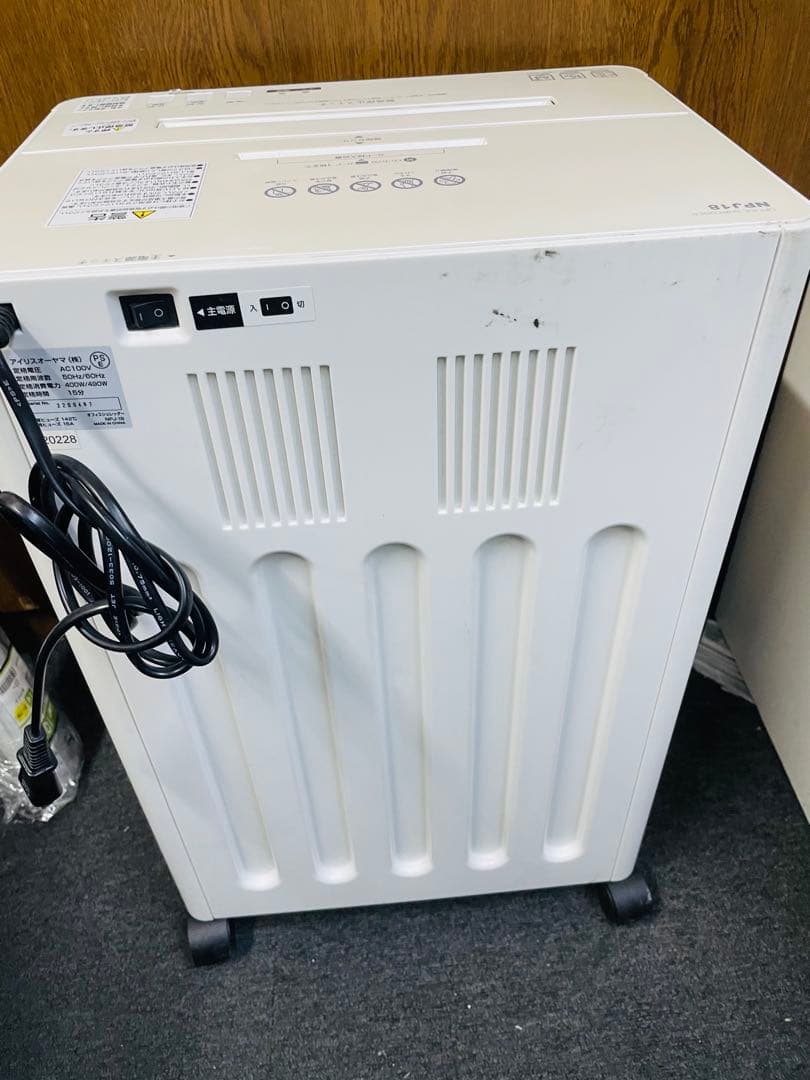 アイリスオーヤマ NPJ18 オフィスシュレッダー30L/最大細断枚数18枚