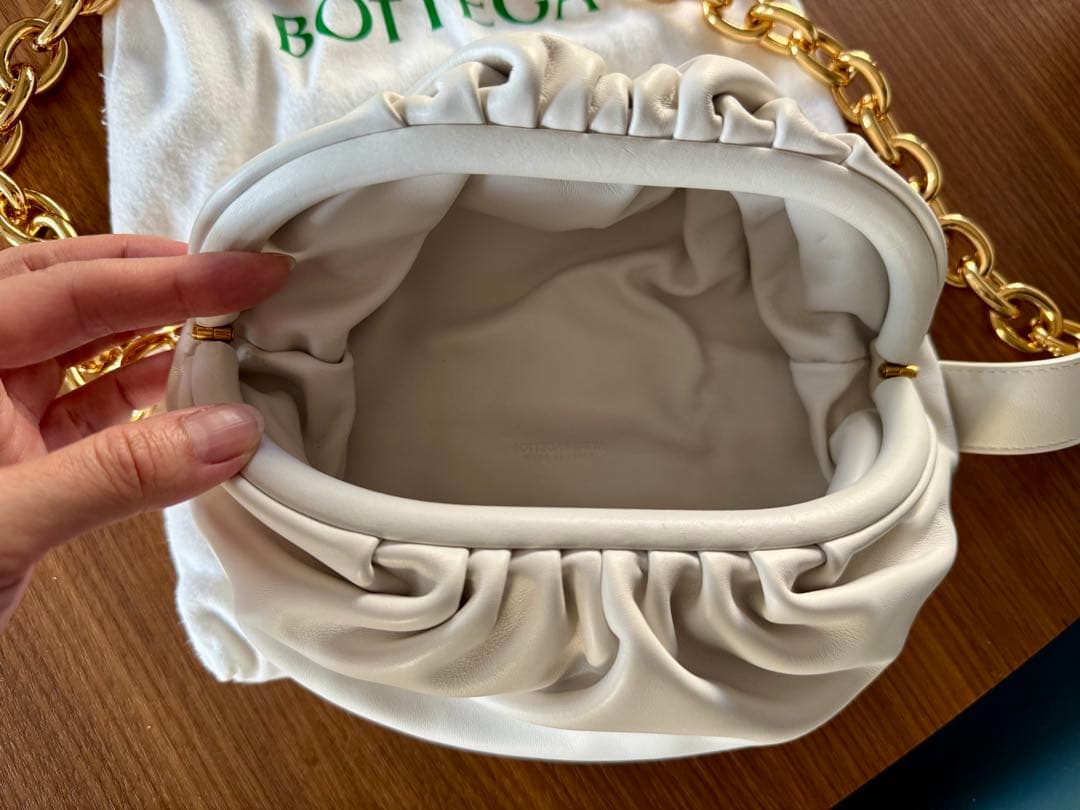 BOTTEGA VENETA ホワイト ボディーバッグ