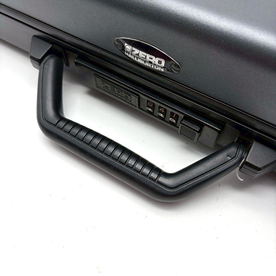 極美品 ゼロハリバートン ガンメタ アタッシュケース ダイアルロック