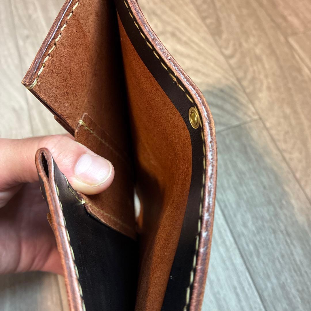 【週末セール】【茶芯ブラック】ミドルトラッカーウォレット真鍮　お札を折らずに収納