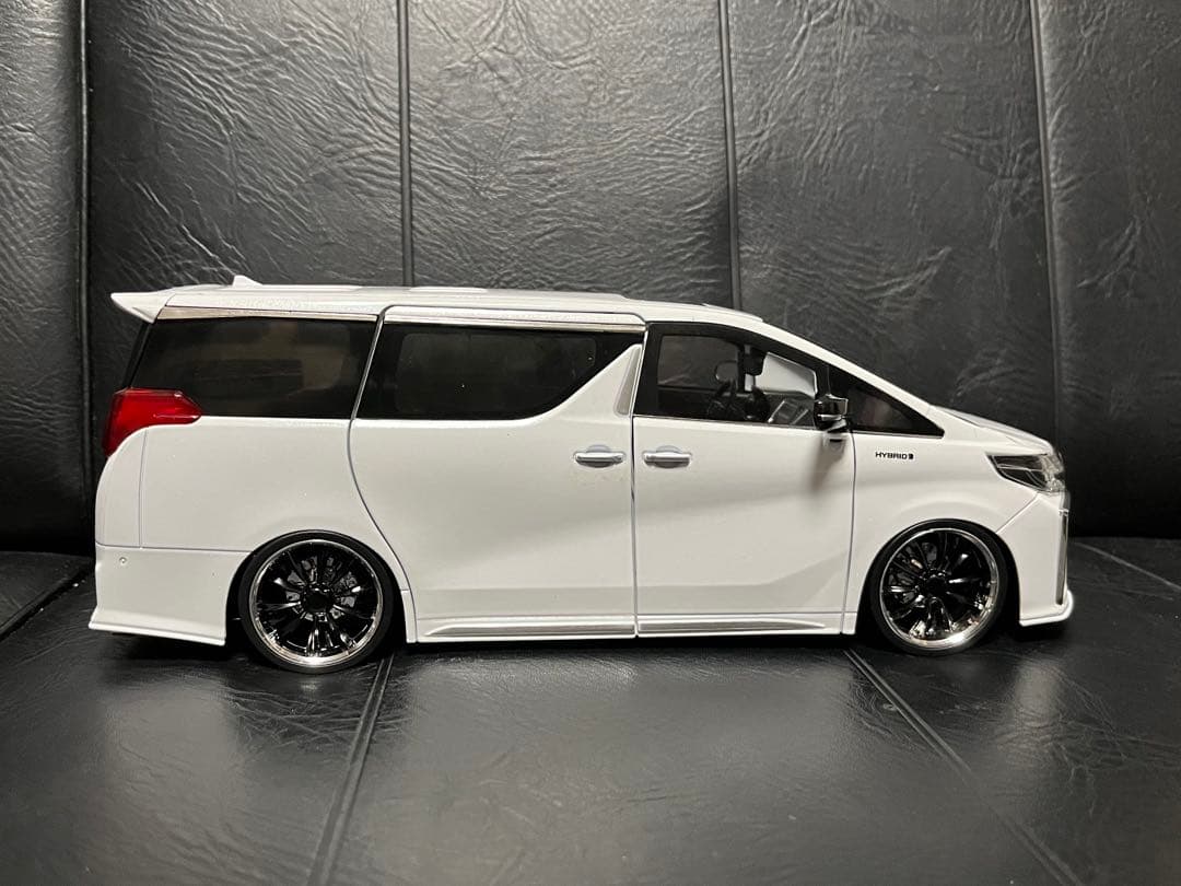 トヨタ　アルファード　30系後期　1/18