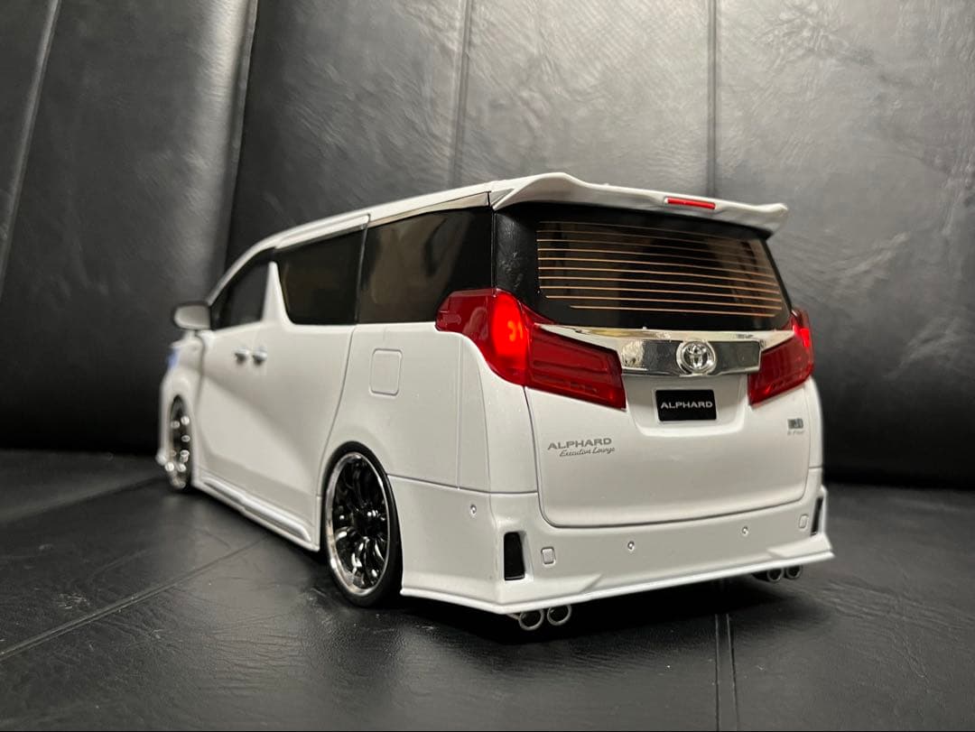 トヨタ　アルファード　30系後期　1/18