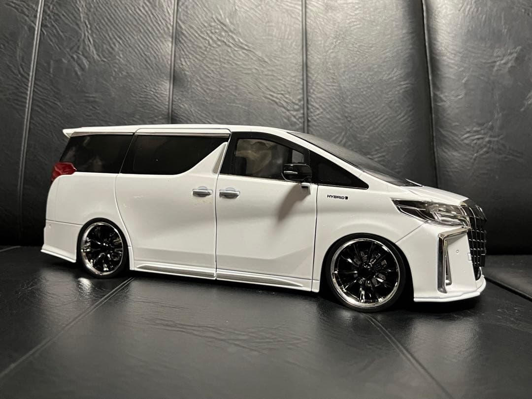 トヨタ　アルファード　30系後期　1/18