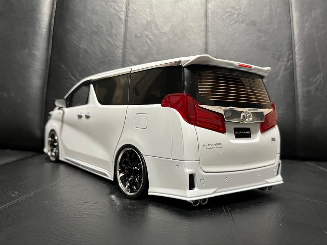 トヨタ　アルファード　30系後期　1/18