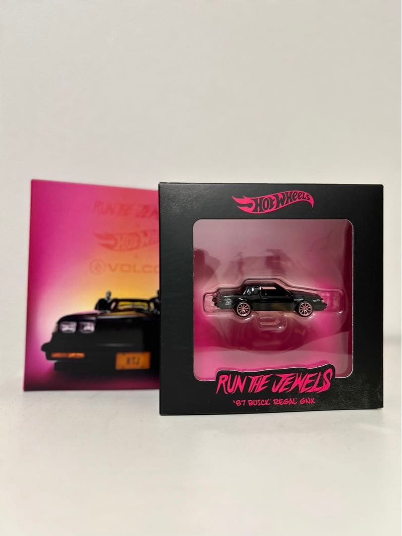 限定！レア品！volcom ホットウィール　ミニカー　ショップ袋付き