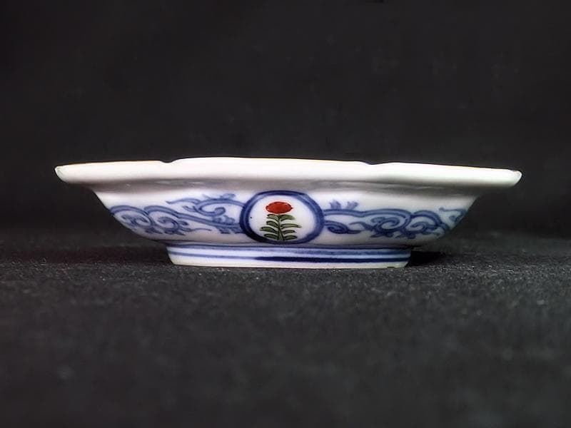 大聖寺伊万里　金襴手　菊に団龍紋　岩に欄干の図　八角４寸皿D702AS-CEd