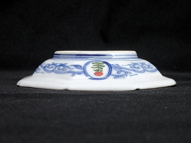 大聖寺伊万里　金襴手　菊に団龍紋　岩に欄干の図　八角４寸皿D702AS-CEd