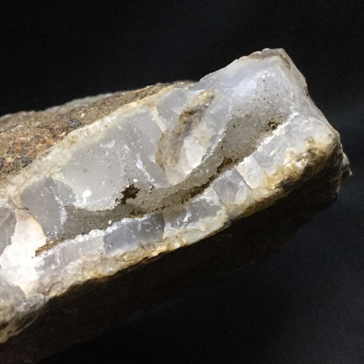 開運＆金運激アップ！☆龍神の宿る洞窟】天然石 龍穴ジオードメノウ