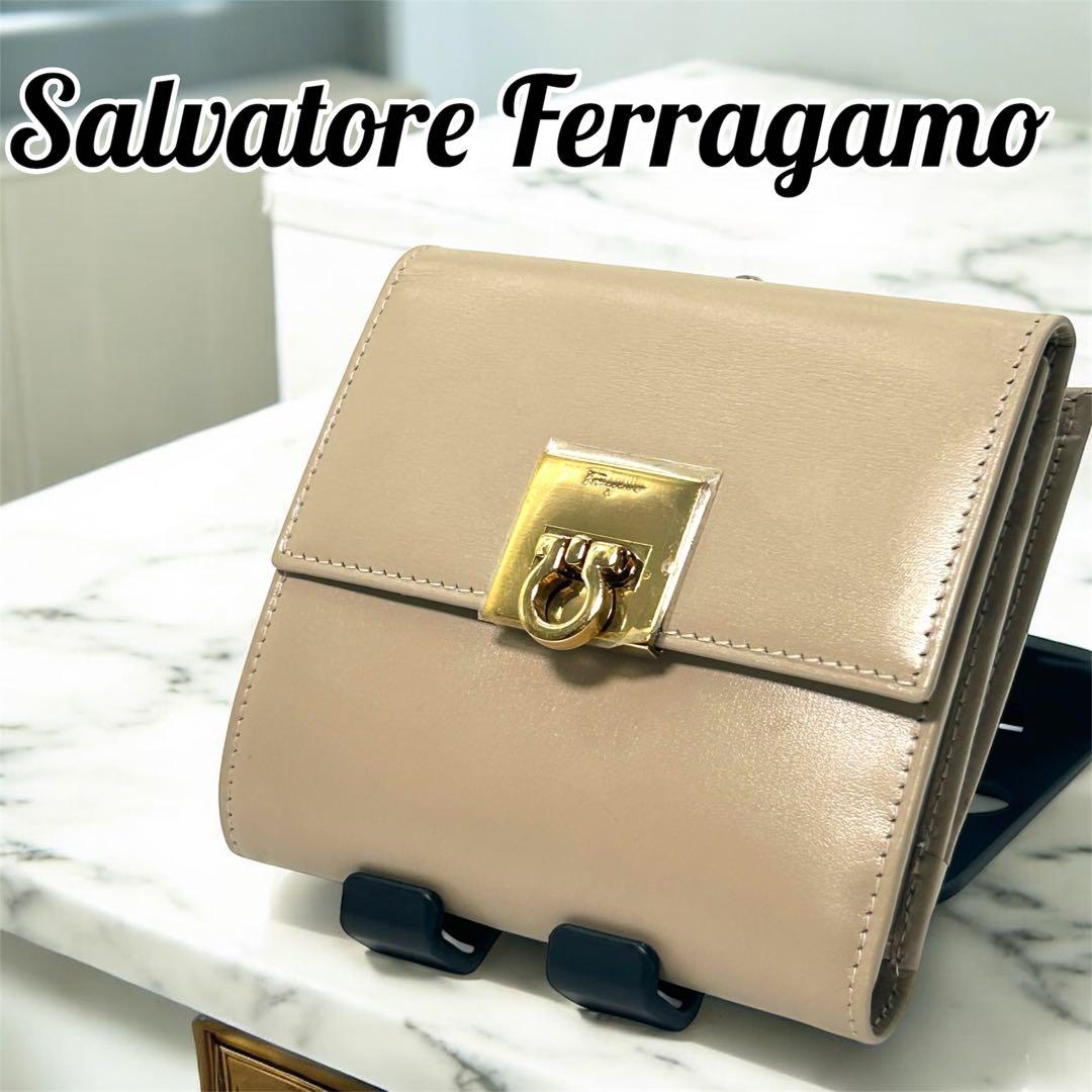 未使用級】Salvatore Ferragamo 二つ折財布 ガンチーニ BE - メルカリ