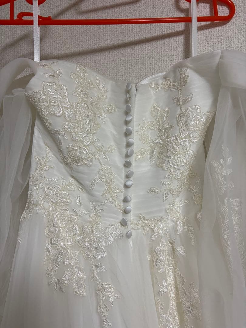 オフショルダー　刺繍ホワイト　ウェディングドレス　2way