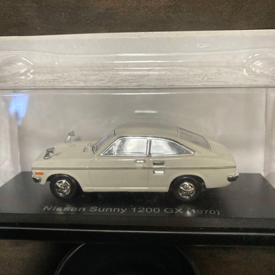 名車トヨタ2000GT・マツダファミリア800 43／1