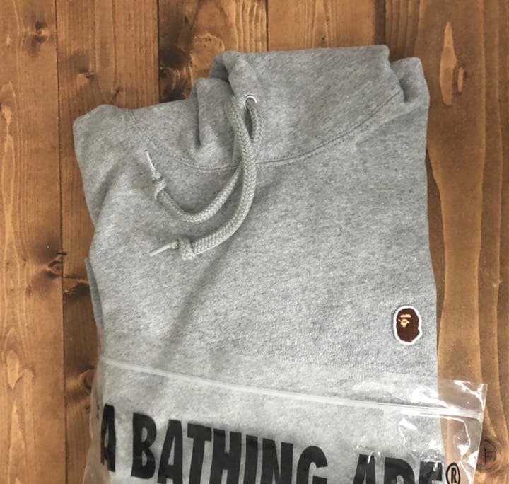 A BATHING APE ワンポイントプルパーカー　サイズS