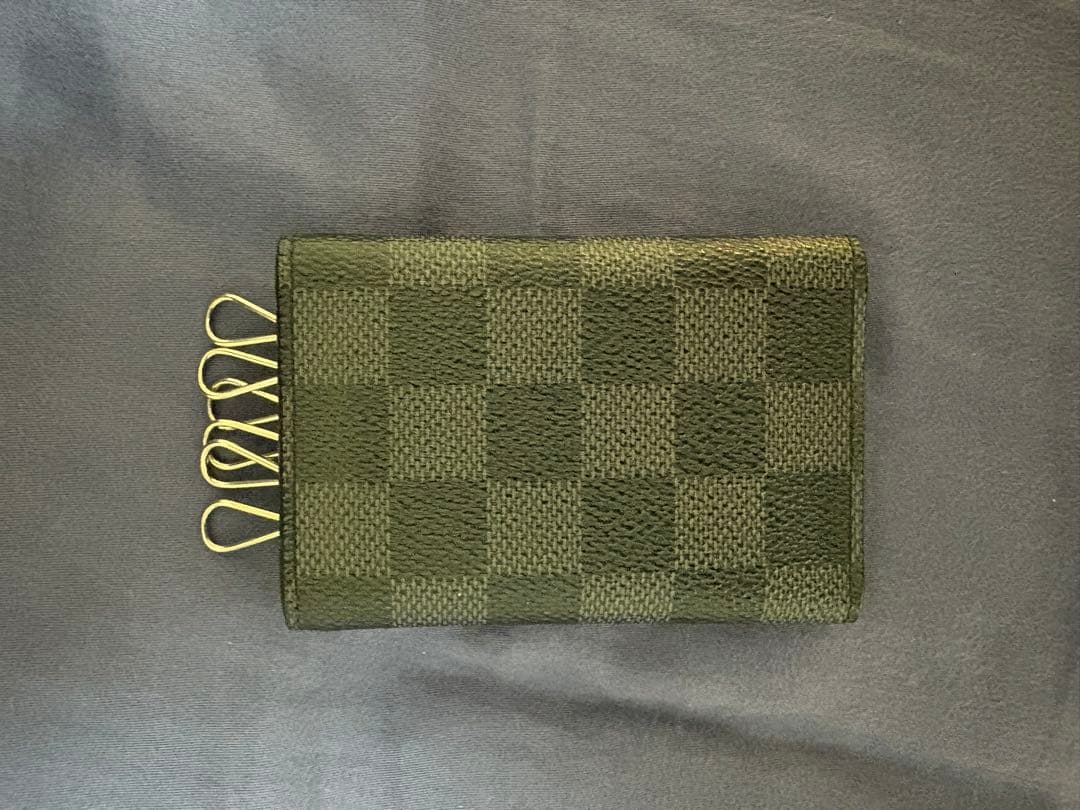 ルイヴィトン（ダミエ）のカードケース、6連キーケースをセットで売り