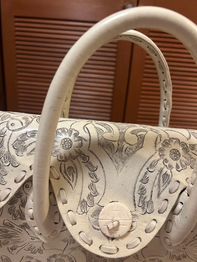 GRACE CONTINENTALのCarving Tribes