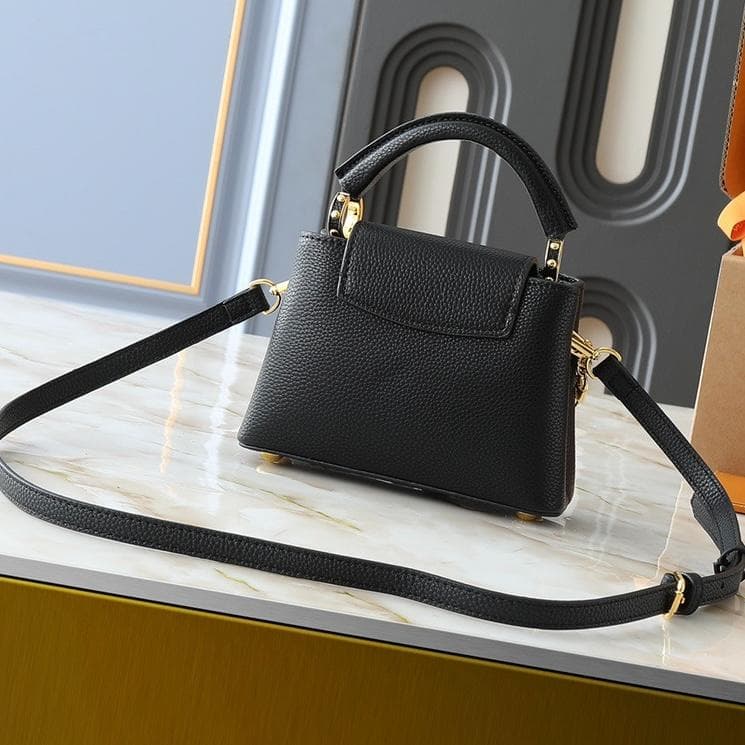 極美品！ブラックレザー ハンドバッグ