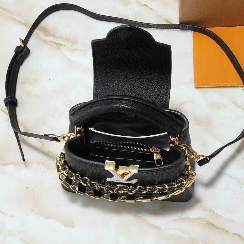 極美品！ブラックレザー ハンドバッグ