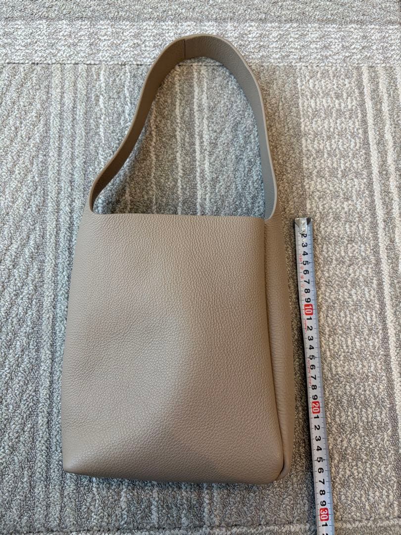 Aeta グレーベージュ レザー ショルダーバッグ