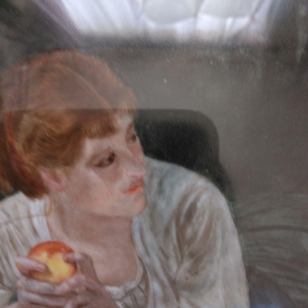 はだかの少女と見守る母