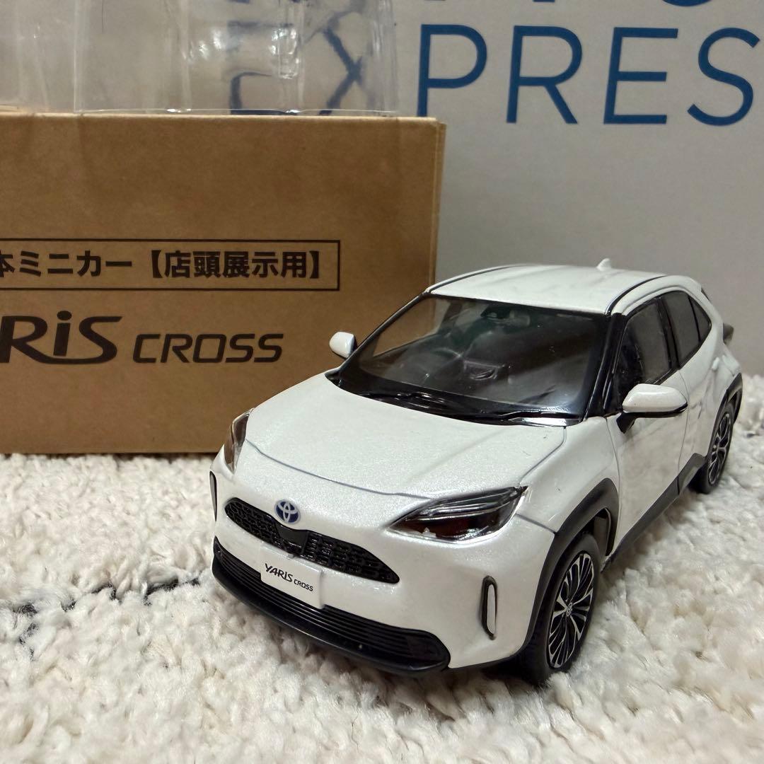 トヨタ ヤリスクロス カラーサンプル ミニカー