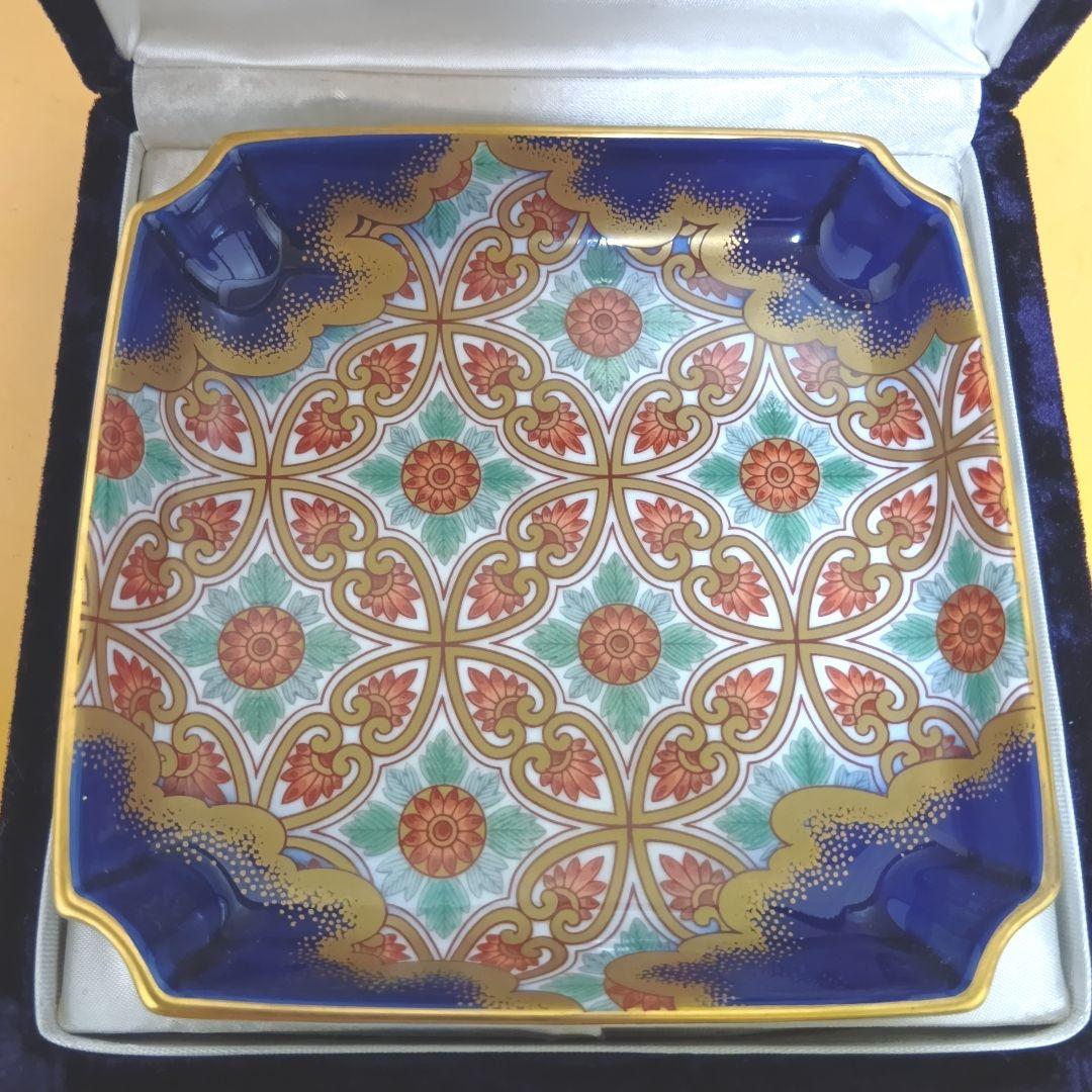 骨董品　有田焼　深川製磁　金襴手更紗　角5号飾皿　高級ケース箱付き