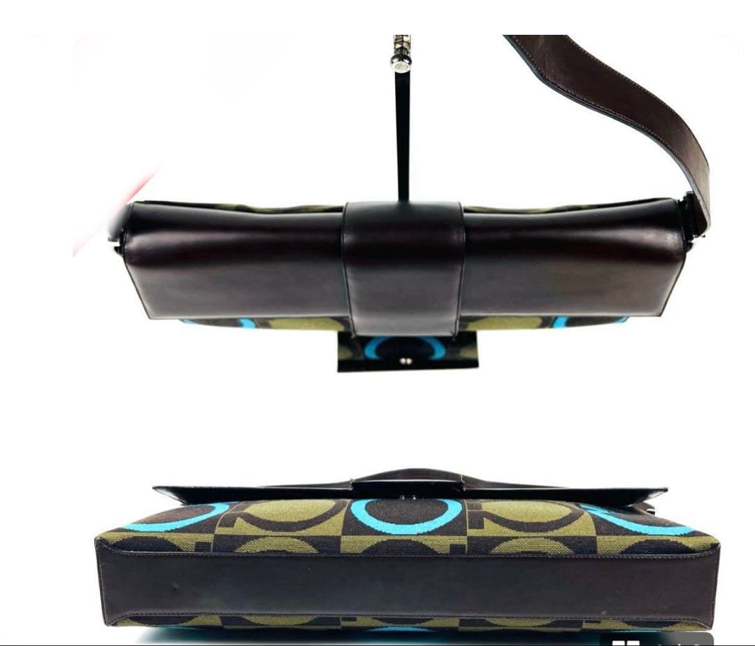 [美品]フェラガモ　ガンチーニ柄　ショルダーバッグ 　キャンバス