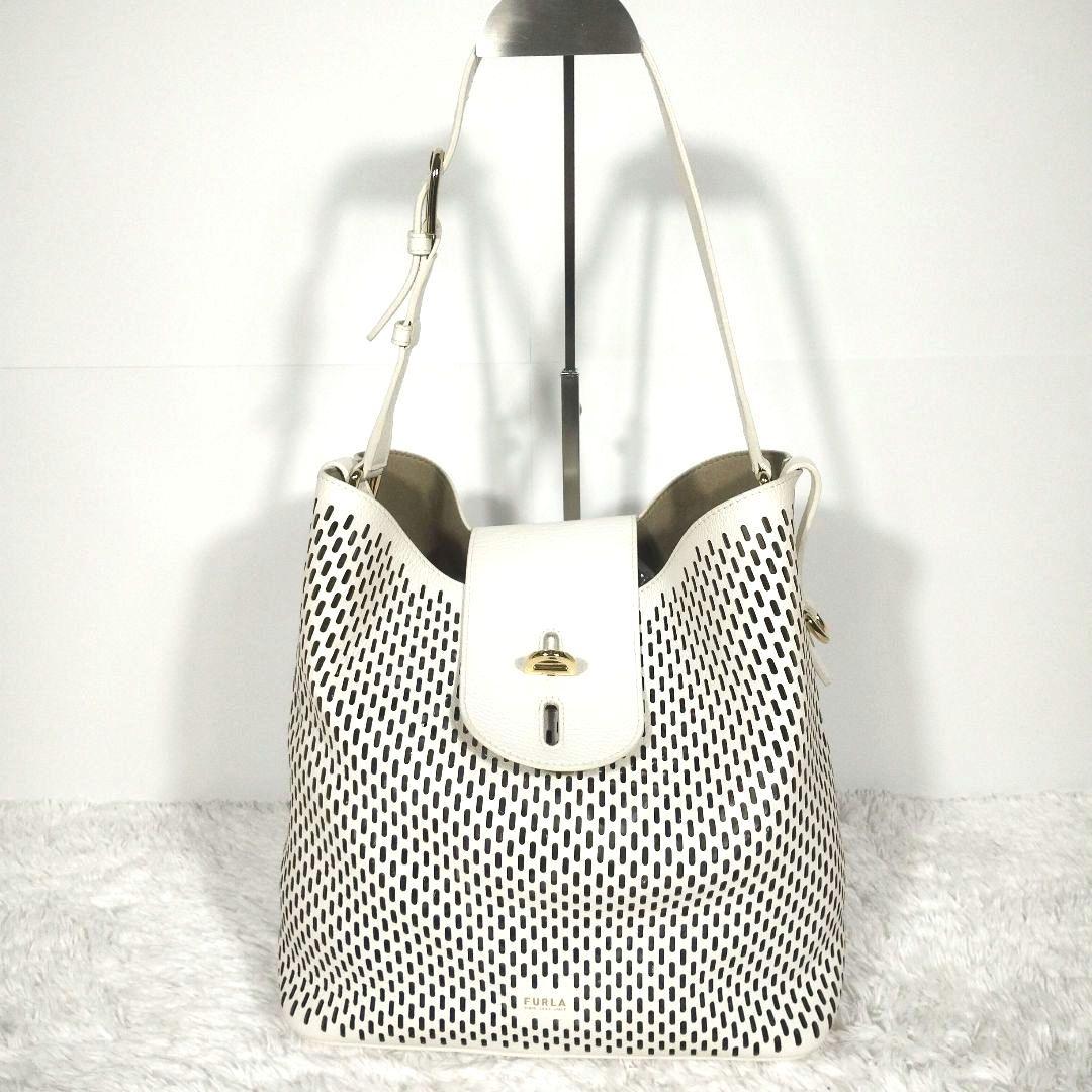 未使用級◎フルラ ネット M ホーボー ワンショルダー　パンチングレザー A4可