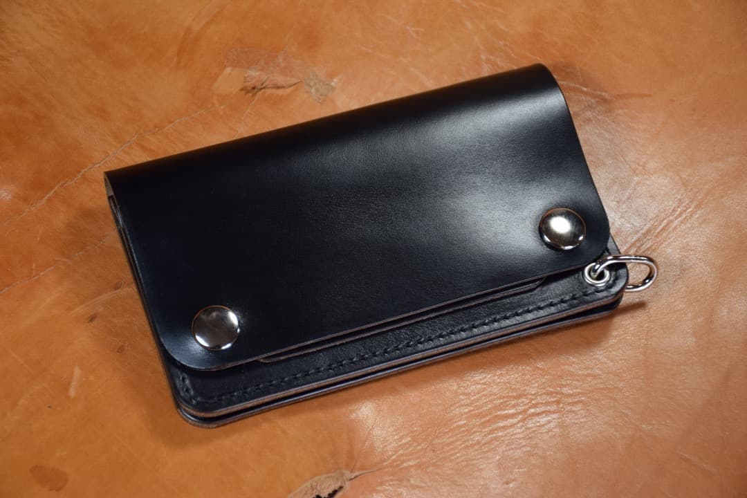 Horween社　クロムエクセル　トラッカーウォレット　ミドルサイズ 　黒　茶芯